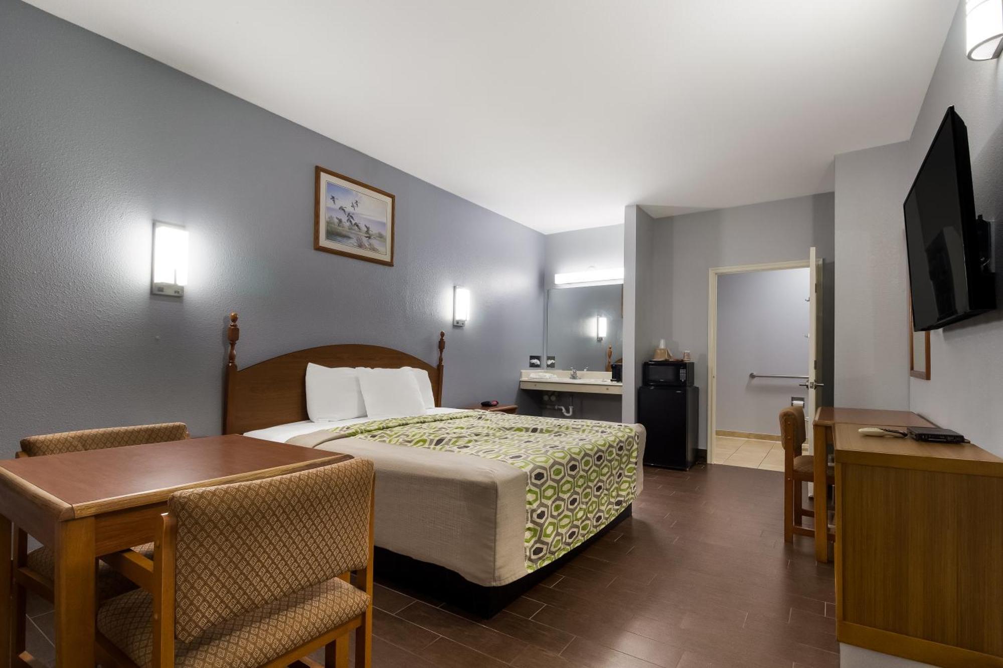 Scottish Inn & Suites Hankamer Exteriör bild