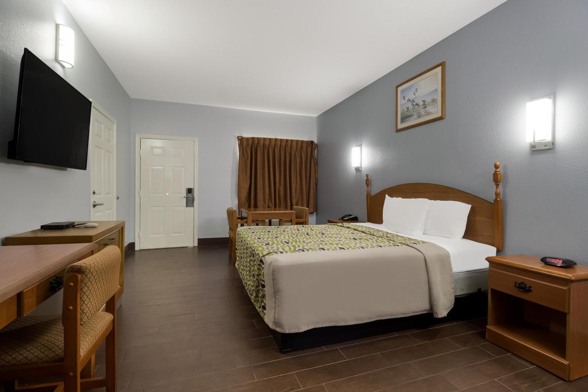 Scottish Inn & Suites Hankamer Exteriör bild